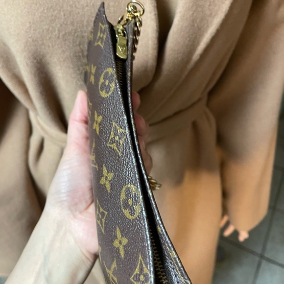 Authentic Louis Vuitton monogram accessory pouch SP0988 (B101012) - Picture 9 of 13